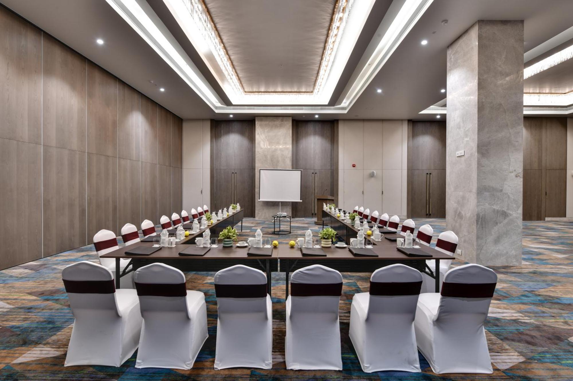 The Fern Residency, Gandhinagar Hotell Eksteriør bilde